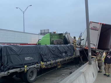 Cel puţin cinci morţi, zeci de răniţi într-un accident în lanţ cu 100 de maşini pe o autostradă îngheţată din Texas
