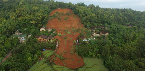 Cel puţin nouă morţi şi zece dispăruţi în Indonezia, în urma unei alunecări de teren pe Insula Java