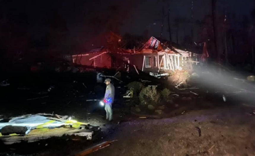 Cel puţin trei morţi, zece răniţi şi 50 de locunţe avariate în SUA, afectate de un val de frig, într-o tornadă în North Carolina