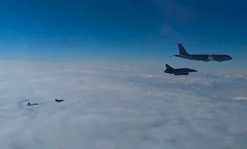 Trei avioane franţuzeşti, un KC-135 şi două Mirage-2000, interceptate de două avioane de vânătoare ruseşti de tip Su-27 la Marea Neagră
