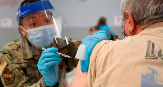 O treime dintre militarii americani nu vor să se vaccineze împotriva covid-19