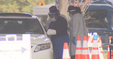 Două femei din Florida se deghizează în ”bunicuţe” pentru a se vaccina cu a doua doză  de vaccin împotriva covid-19