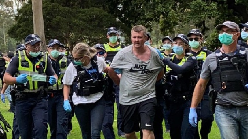 Australia: Manifestaţii antivaccinare în mai multe oraşe. La Melbourne, au fost arestaţi câţiva protestatari