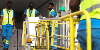 Ghana primeşte prima livrare de vaccinuri împotriva covid-19 gratuite prin Covax, 600.000 de doze de vaccin AstraZeneca/Oxford, expediate de UNICEF din Bombay