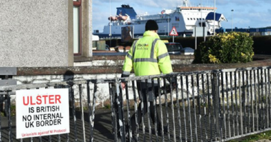 Organizaţii paramilitare unioniste nord-irlandeze îşi retrag ”temporar” susţinerea Acordului de pace din Vinerea Mare din 1998, din cauza unor îngrijorări cu privire la Brexit