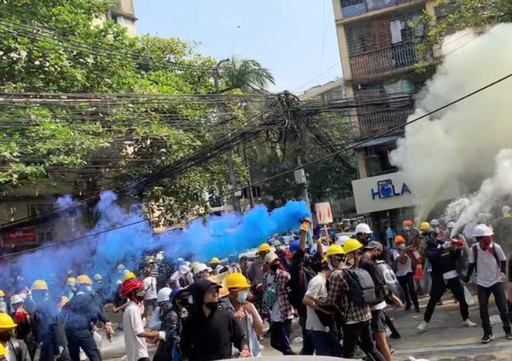 YouTube a înlăturat de pe platformă cinci canale ale reţelelor de televiziune din Myanmar controlate de armată

