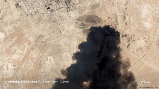 Forţele Houthi din Yemen au lansat drone şi rachete asupra facilităţilor de producţie a petrolului din Arabia Saudită