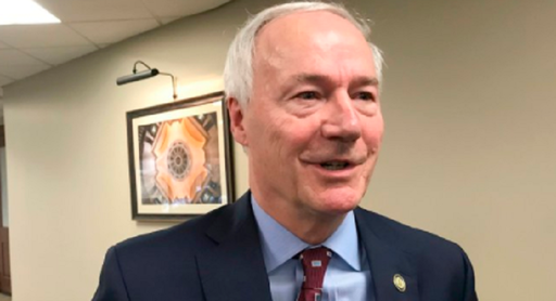 Arkansas interzice avortul, inclusiv în caz de viol şi incest, cu scopul asumat de a obliga Curtea Supremă să anuleze jurisprudenţa actuală, în baza hotărârii Roe v. Wade din 1973, prin care a stabilit dreptul americancelor la avort