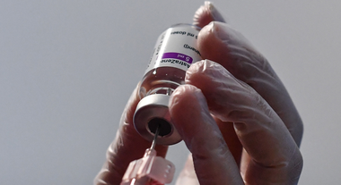 Italia interzice folosirea lotului ABV2856 de vaccin împotriva covid-19 AstraZeneca-Oxford şi anunţă că procedează la toate verificările necesare, în urma unor efecte secundare grave