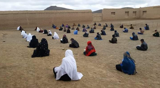 Guvernul afgan interzice fetelor în vârstă de peste 12 ani să mai cânte în public; un ONG afgan de apărarea drepturilor omului condamnă o discriminare pe bază de sex