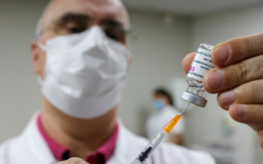 Agenţia franceză a medicamentului recomandă continuarea vaccinării cu vaccinul împotriva covid-19 AstraZeneca-Oxford, după ce o serie de state membre UE suspendă vaccinarea cu acest vaccin; un caz de tromboze multiple, urmărit de la 11 martie