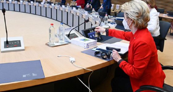 Ursula von der Leyen ameninţă cu o înăsprire a exportului de vaccin împotriva covid-19 pentru ca UE să-şi primească ”partea dreaptă” şi arată cu degetul Regatul Unit; Uniunea a exportat 41 de milioane de doze de vaccin în 33 de ţări, inclusiv în ţări prod