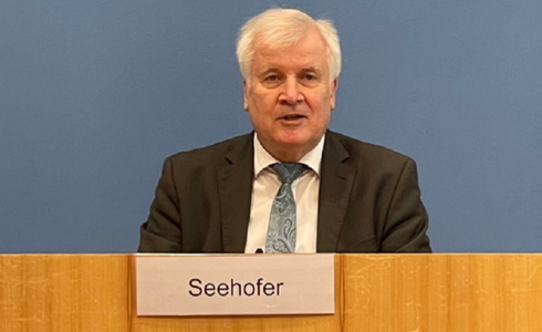 Germania prelungeşte controalele la frontiera cu Tiroul austriac şi Cehia, anunţă Horst Seehofer