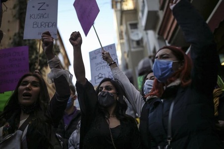 Turcia - Manifestaţii împotriva renunţării la Convenţia de la Istanbul care protejează femeile
