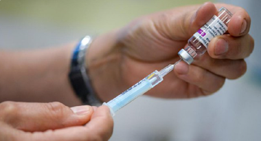 UPDATE-AstraZeneca anunţă că un studiu clinic în SUA arată că vaccinul său are o eficienţă de 79% şi nu creşte riscul formării unor cheaguri de sânge; locuitorii mai multor ţări europene îl percep mai degrabă ”periculos” decât ”sigur”, arată un studiu YouGov
