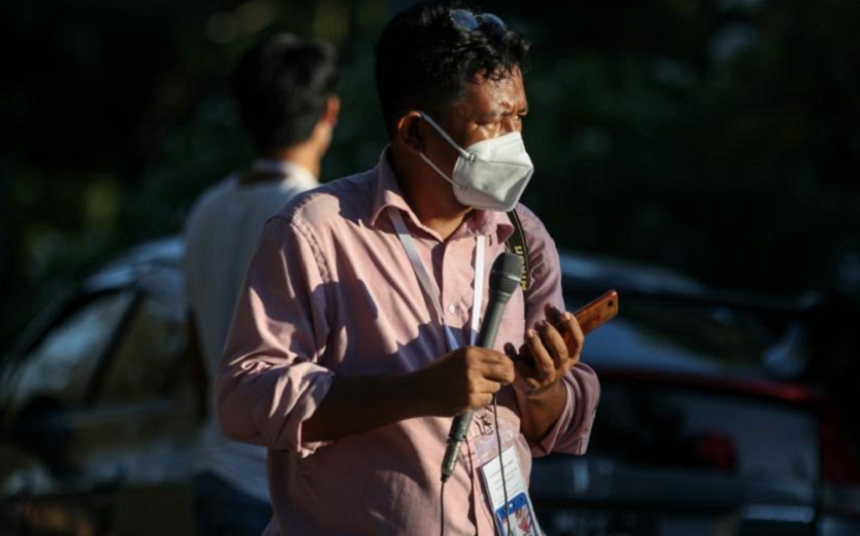 Un jurnalist BBC, Aung Thura, arestat în Myanmar, eliberat; manifestaţii continuă împotriva loviturii de stat, inclusiv noaptea, o provocare la adresa reprimării