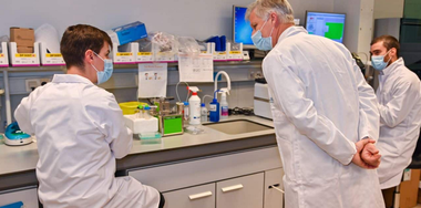 O variantă belgiană a SARS-CoV-2, B 1.214, îi intrigă pe cercetători prin prezenţa a ”nouă nucleotide în secvenţa proteinei Spike”; ea reprezintă 4% din cazurile secvenţiate