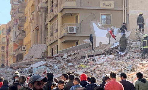 Cel puţin cinci morţi şi 24 de răniţi la Cairo, în urma surpării unui bloc de locuinţe de nouă etaje; numeroase persoane, prinse sub dărâmături