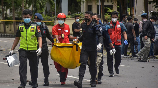 Cel puţin 14 răniţi în Indonezia, într-un atentat sinucigaş la o catedrală pe Insula Sulawesi, după slujba de Florii; părţi de cadavru, în apropiere de catedrală