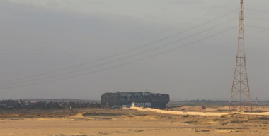 Portcontainerul Ever Given, deblocat în Canalul Suez cu ajutorul fluxului şi tractat de către o flotilă de remorchere către Marile Lacuri Amare