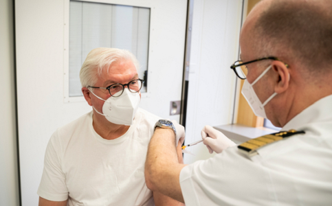 Preşedintele german Frank-Walter Steinmeier, vaccinat cu o primă doză de vaccin anticovid-19 AstraZeneca-Oxford; Horst Seehofer nu vrea să se vaccineze cu vaccinul grupului farmaceutic suedezo-britanic