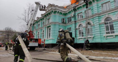 Chirurgi ruşi finalizează cu succes o operaţie pe cord deschis în timpul unui incendiu la o clincă de chirurgie cardiacă din Blagoevşcensk, În Extremul Orient rus; 128 de persoane evacuate, nicio victimă