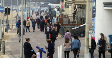 Unul din şapte britanici testaţi pozitiv covid-19 suferă de ”covid long” şi continuă să prezinte simptome ale bolii la trei luni de la contaminare; femeile şi tinerii, mai afectaţi de forma lungă a bolii