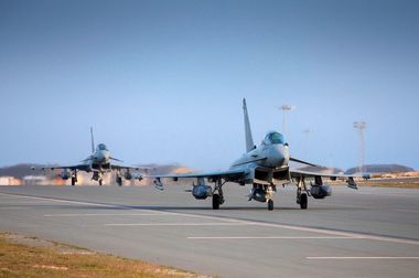 Londra anunţă că a efectuat atacuri aeriene împotriva unor combatanţi din Statul Islamic în nordul Irakului