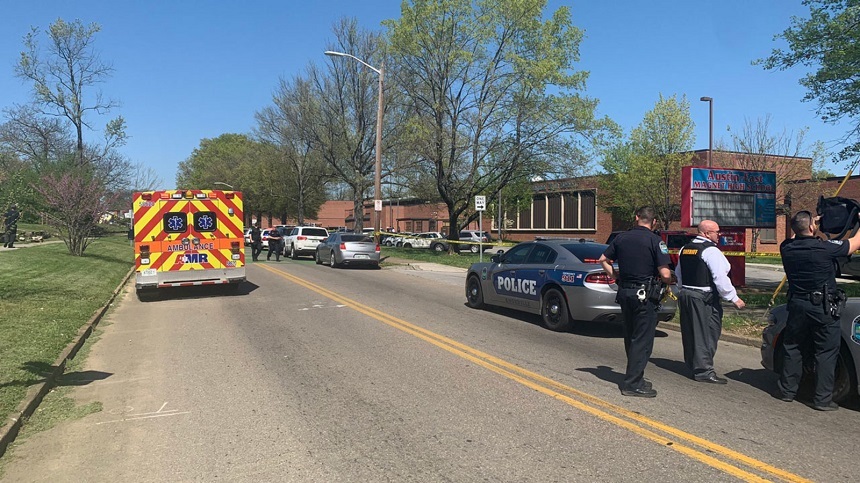 Atac armat la un liceu din Knoxville, Tennessee, cu mai multe victime