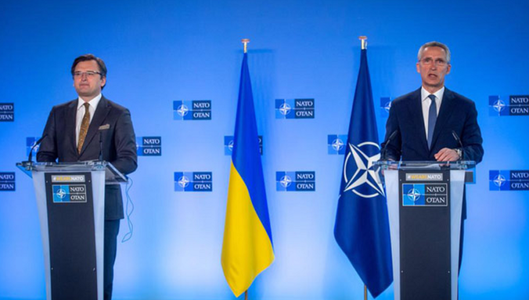 ”NATO este alături de Ucraina”, dă asigurări Jens Stoltenberg în urma unei întâlniri cu şeful diplomaţiei ucrainene Dmitro Kuleba, şi îndeamnă Rusia ”să-şi înceteze provocările”