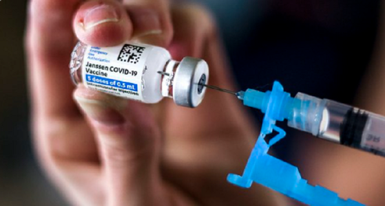 Un mort şi o persoană în stare critică în SUA în urma vaccinării cu vaccinul anticovid Johnson&Johnson, anunţă FDA