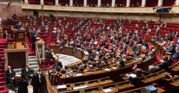 Parlamentul francez a adoptat o lege care califică drept viol actul sexual cu un copil cu vârsta sub 15 ani; pedeapsa poate ajunge la 20 de ani de închisoare