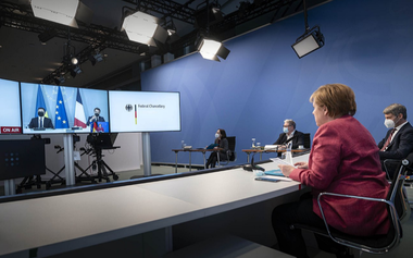 Merkel, Macron şi Zelenski îndeamnă la o retragere a truplelor ruseşti de la frontiera Rusei cu Ucraina 