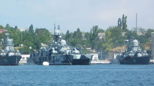 Rusia îşi întăreşte prezenţa navelor de război în Marea Neagră, în timp ce tensiunile cu Ucraina se amplifică