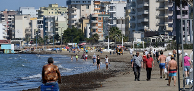 Grecia ridică obligativitatea carantinei anticovid impusă turiştilor din UE, spaţiul Schengen, Regatul Unit, SUA, Israel, Serbia şi EAU