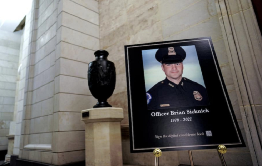 Poliţistul american Brian Sicknick, mort la o zi după asaltul sângeros de la Capitoliu, a murit din cauze naturale, un dublu accident vascular cerebral, stabileşte autopsia