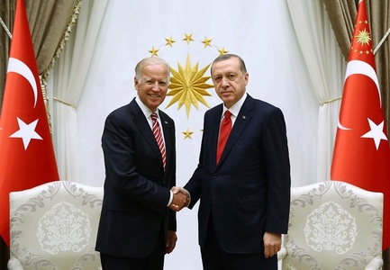 Biden şi Erdogan au stabilit vineri, în prima loc comunicare directă, să se întâlnească la summitul NATO din iunie