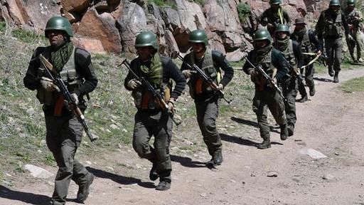 Un mort şi 18 răniţi în schimburi de tiruri la frontiera Kîrgîzstanului cu Tadjikistanul