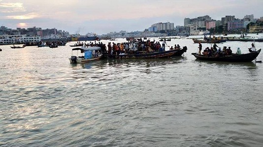 Bangladesh - 25 de persoane au murit în urma coliziunii a două vase