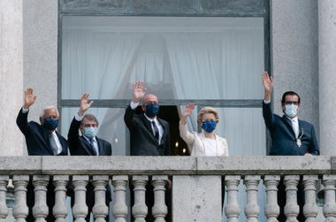 Uniunea Europeană încearcă, la summitul de la Porto, să facă un viraj social după pandemia covid-19 în lupta împotriva sărăciei; contra-summit al stângii, în stradă; disensiuni pe tema unui salariu minim european