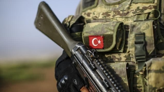 Un militar turc ucis şi patru răniţi, la Idleb, în Siria, într-un atac cu rachetă vizând un convoi de aprovizionare