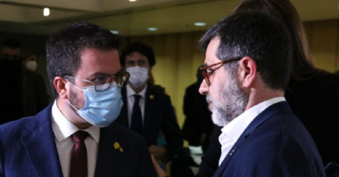 Principalele două partide separatiste din Catalonia, ERC şi JxC, ajung la un acord de guvernare de principiu; liderul ERC Pere Aragones, vicepreşedintele în exerciţiu al regiunii, obţine voturile necesare să devină preşedintele regiunii