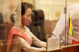 Aung San Suu Kyi compare în persoană, în justiţie, pentru prima oară de la lovitura de stat