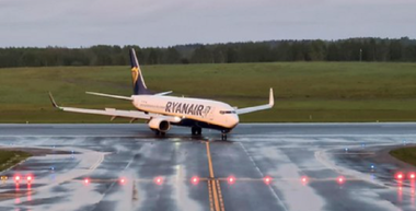 Air France, KLM, Lufthansa, SAS, AirBaltic şi Singapore Airlines suspendă survolarea spaţiului aerian belarus, în urma unei recomandări a liderilor UE şi unor sancţiuni vizând regimul Lukaşenko după deturnarea unuiavion de linie european