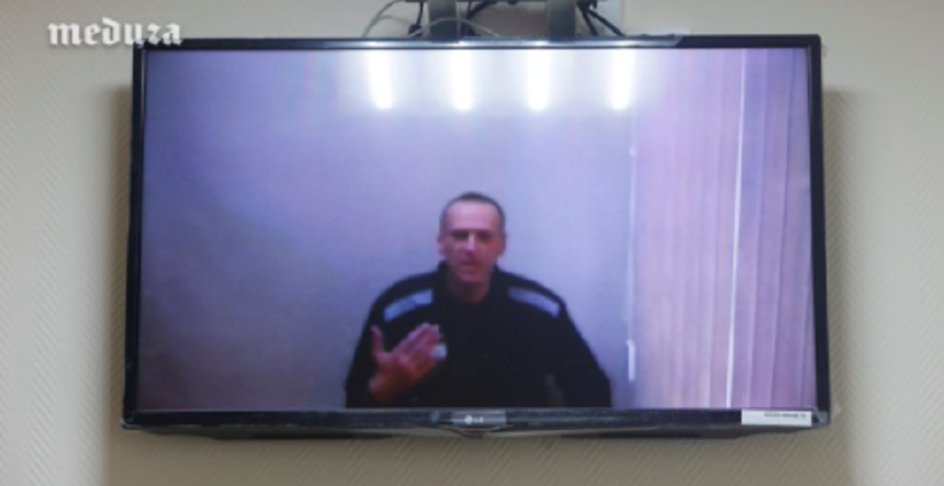 Navalnîi îşi apără prin videoconferinţă, la Tribunalul Petuşki din regiunea Vladimir, trei plângeri împotriva administraţei penitenciare; Duma de Stat adoptă în a treia lectură o lege care interzice membrilor mişcărilor ”extremiste” să candideze în alegeri