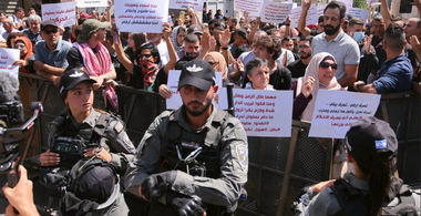 Justiţia israeliană amână o audiere în alt dosar privind evacuarea a 40 palestinieni, din cartierul Silwan, în Ierusalimul de Est, în favoarea unor colonişti israelieni, manifestaţii în faţa tribualului