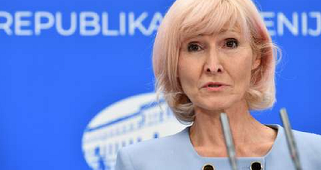 Ministrul sloven al Justiţiei Lilijana Kozlovic demisionează după ce Guvernul Janez Jansa respinge doi candidaţi la Biroul Procurorului European care l-au anchetat în trecut şi caută alţi candidaţi; Kovesi denunţă subminarea finanţărilor UE în Slovenia