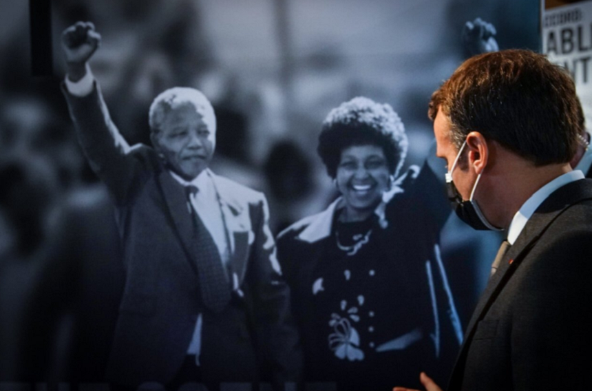 Macron îi aduce un omagiu lui Nelson Mandela la Johannesburg, în urma unei vizite istorice în Rwanda