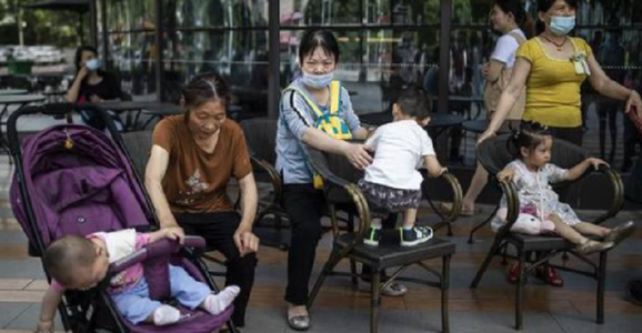 UPDATE-China urmează să autorizeze familiile să aibă trei copii, în urma unei scăderi puternice a ratei natalităţii