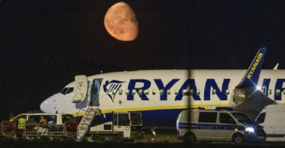 Un avion Ryanair pe ruta Dublin-Cracovia, nevoit să aterizeze de urgenţă la Berlin